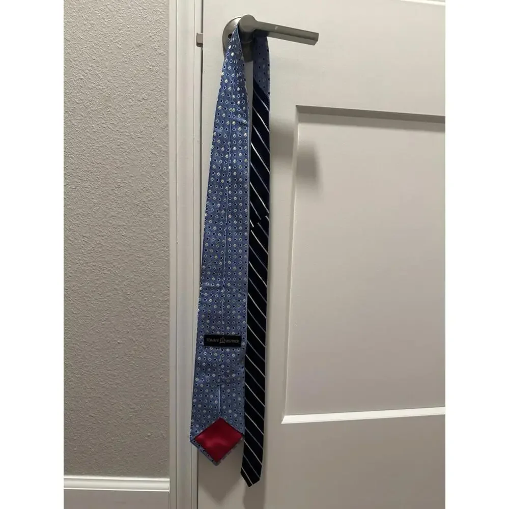 Tommy Hilfiger‎ 100% Silk Designer Neck Tie – Light Blue/Navy Blue Polka Dots
